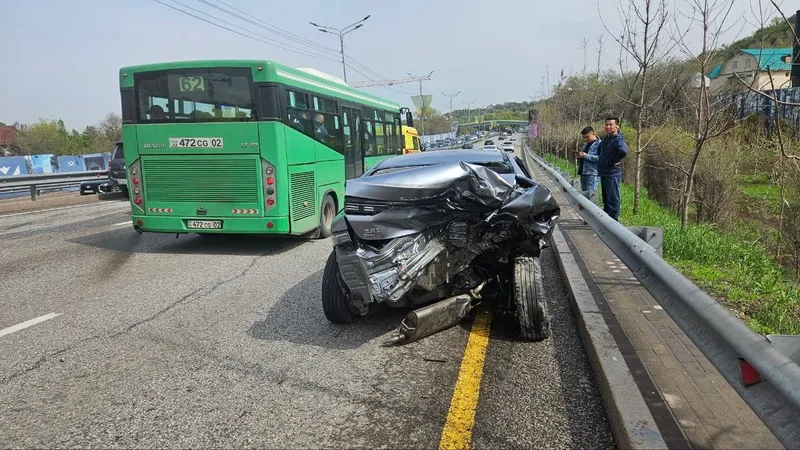 ДТП в Алматы, фото - Новости Zakon.kz от 10.04.2026 10:46