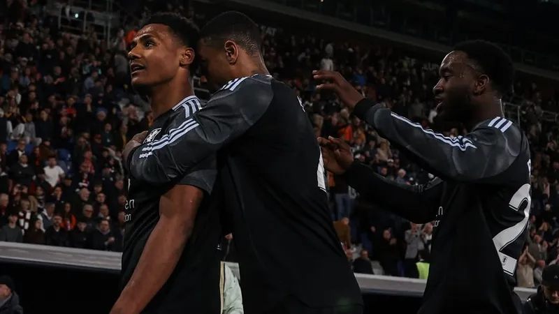 "Астон Вилла" и "Фрайбург" одной ногой стоят в полуфинале Лиги Европы