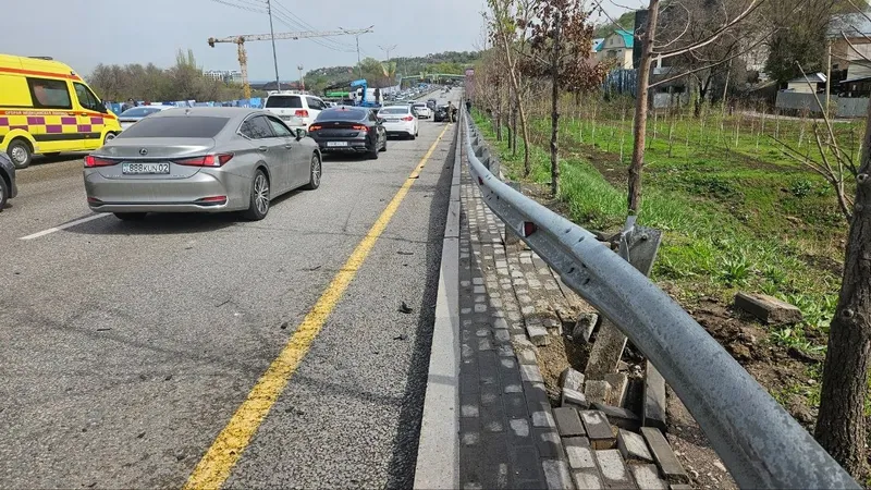 ДТП в Алматы, фото - Новости Zakon.kz от 10.04.2026 10:46