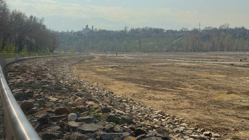 В акимате Алматы рассказали, когда запустят воду в озере Сайран