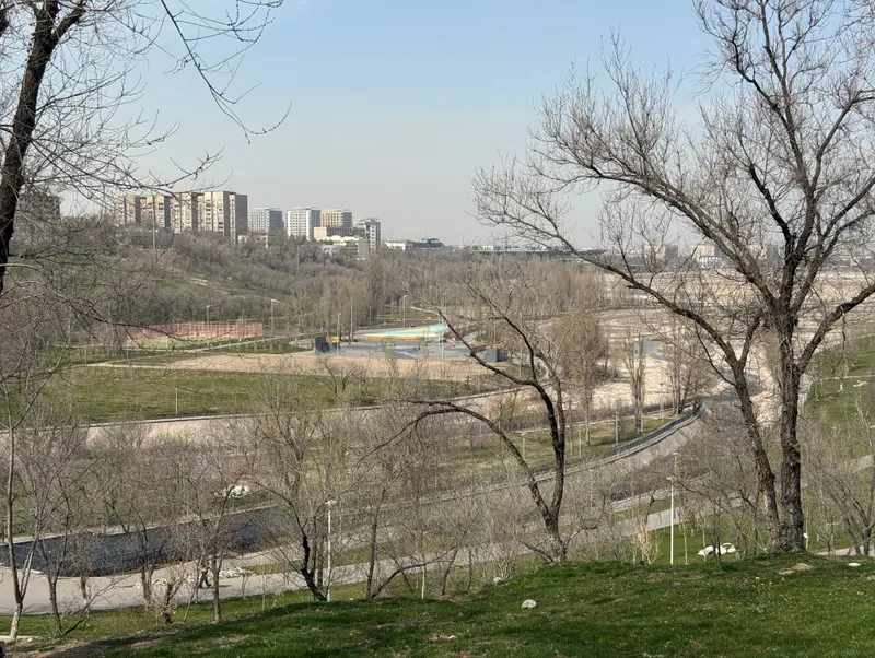 озеро Сайран вид с улицы Абая, фото - Новости Zakon.kz от 10.04.2026 16:20