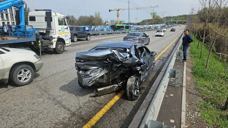 ДТП в Алматы, фото - Новости Zakon.kz от 10.04.2026 10:46