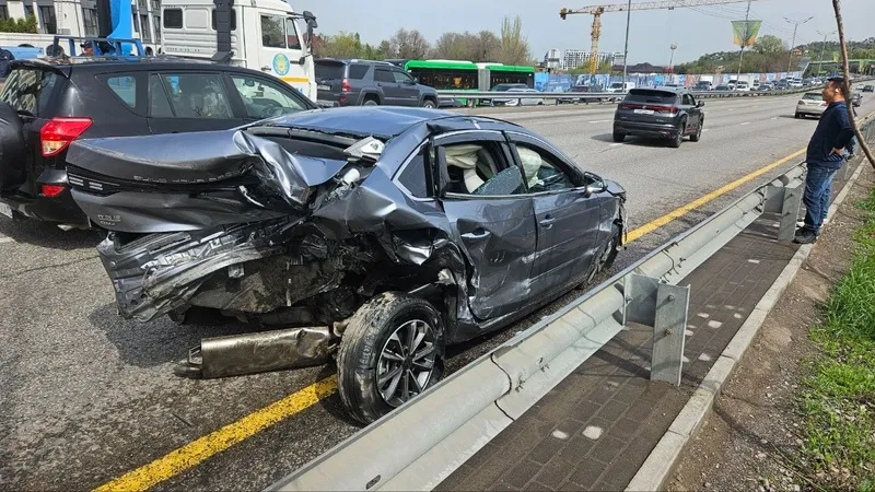 ДТП в Алматы, фото - Новости Zakon.kz от 10.04.2026 10:46