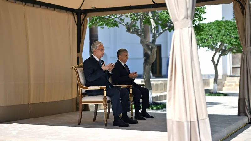 Токаев и Мирзиёев посетили мемориальный комплекс Бахауддина Накшбанди