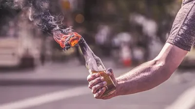 коктейль Молотова, фото - Новости Zakon.kz от 11.04.2026 16:18