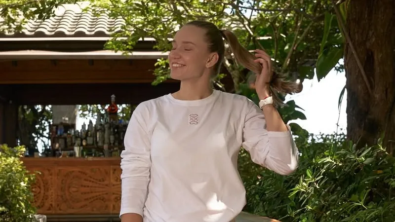 Рыбакиной пожелали белый Porsche на турнире WTA-500 в Штутгарте