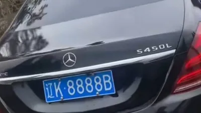 В Китае мужчина закопал Mercedes на похоронах, фото - Новости Zakon.kz от 13.04.2026 08:20
