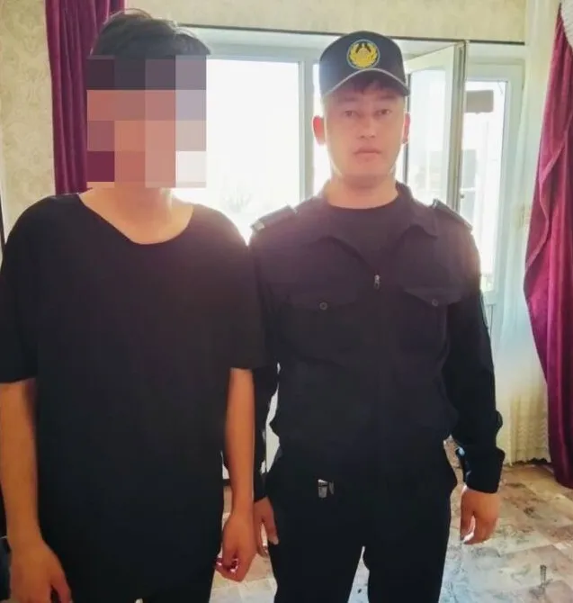 Полицейские спасли спящих детей из горящей квартиры в Кызылорде – видео