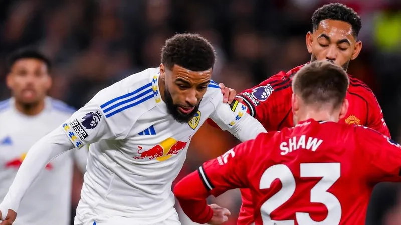 "Лидс" победил "Манчестер Юнайтед" на "Уолд Траффорд" впервые за 45 лет