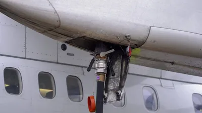 заправка самолета, фото - Новости Zakon.kz от 15.04.2026 11:16