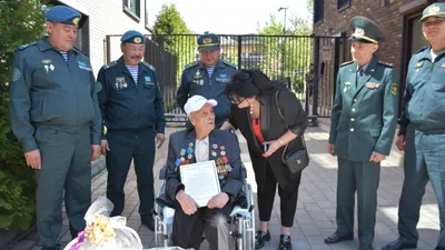 В Алматы участника Великой Отечественной войны поздравили военнослужащие, фото - Новости Zakon.kz от 15.04.2026 16:25