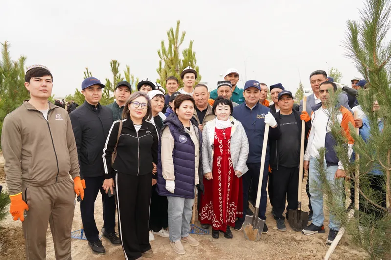 высадка деревьев в Туркестане, фото - Новости Zakon.kz от 15.04.2026 11:47