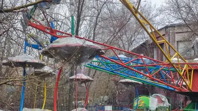 В Семее на грани закрытия последний парк аттракционов – фоторепортаж