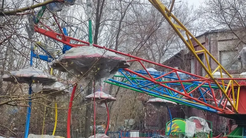 В Семее на грани закрытия последний парк аттракционов – фоторепортаж