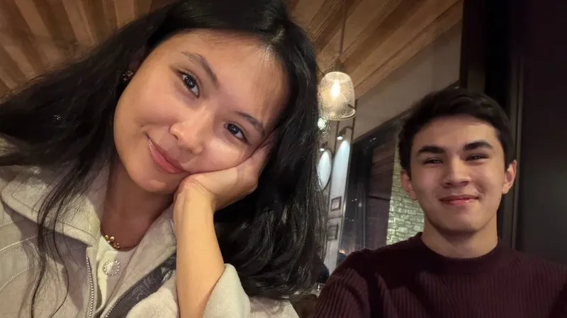 Бибисара Асаубаева нежно обратилась к шахматисту из Узбекистана