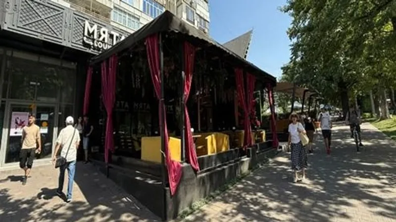 В Алматы демонтировали террасу известного бара