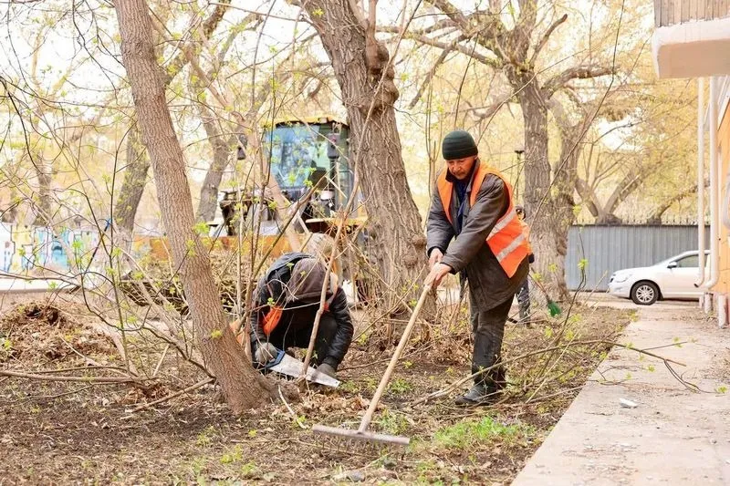 уборка улиц в Караганде, фото - Новости Zakon.kz от 15.04.2026 13:14