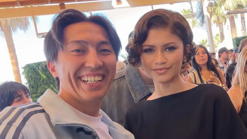 Казахстанский блогер засветился рядом с Зендеей на мировом форуме