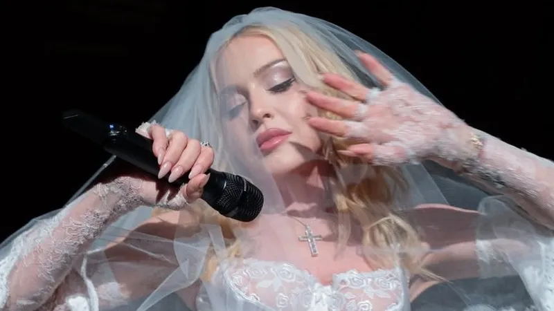 Мадонна возвращает фанатов на танцпол
