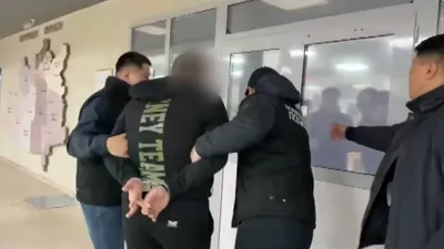 силовики, задержанный, фото - Новости Zakon.kz от 16.04.2026 13:54