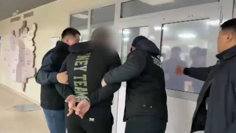 Из тайника после 5 лет розыска – в руки силовиков: видео спецоперации в Караганде