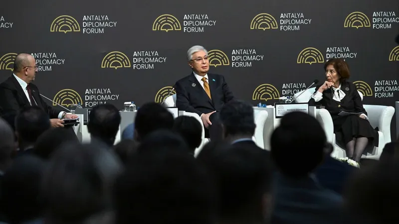 "Делает все возможное": о богатом дипломатическом опыте Токаева напомнили в Турции