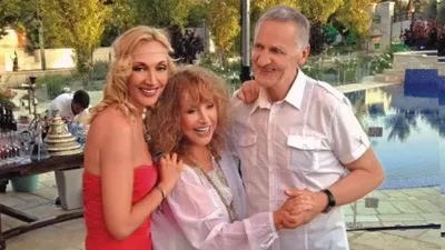 Почему Орбакайте поделилась редкими кадрами с Пугачёвой и отцом с разницей в один день