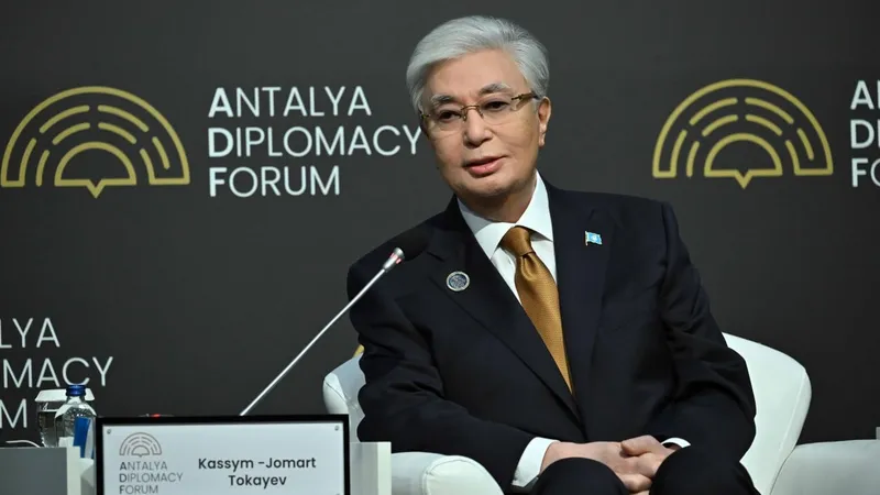 "Мир на перепутье": с чего начал свое выступление Токаев на важном форуме в Турции