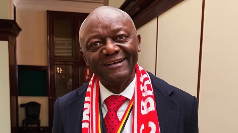 Почему депутату разрешили прийти в бельгийский парламент с шарфом "Баварии"