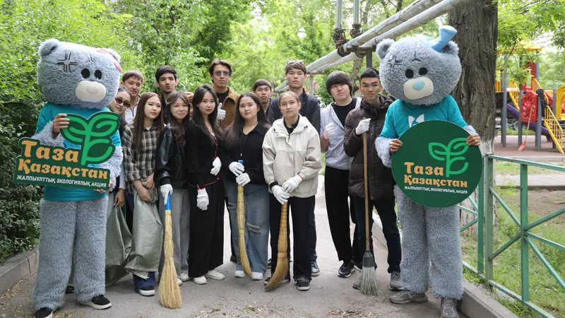 В Шымкенте прошла акция "Таза аула": участие приняли более 55 тысяч человек