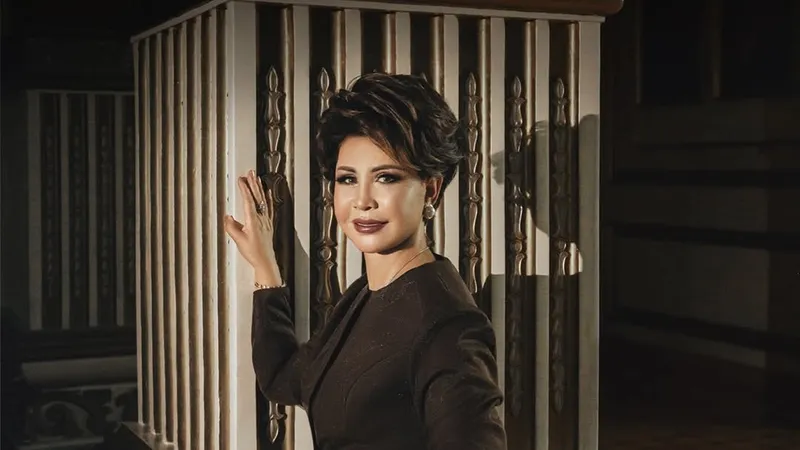 68-летняя Роза Рымбаева впервые прошлась по подиуму