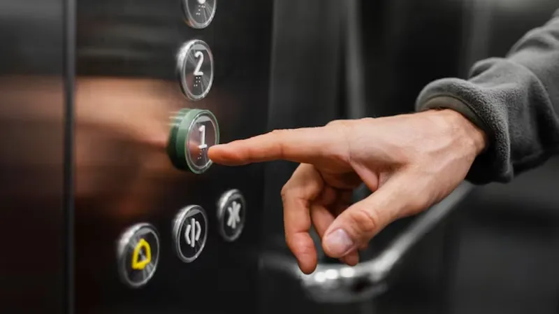 Когда лифт становится ловушкой: инцидент в Караганде