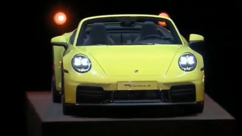 Рыбакина ответила про призовой Porsche в желтом металлике