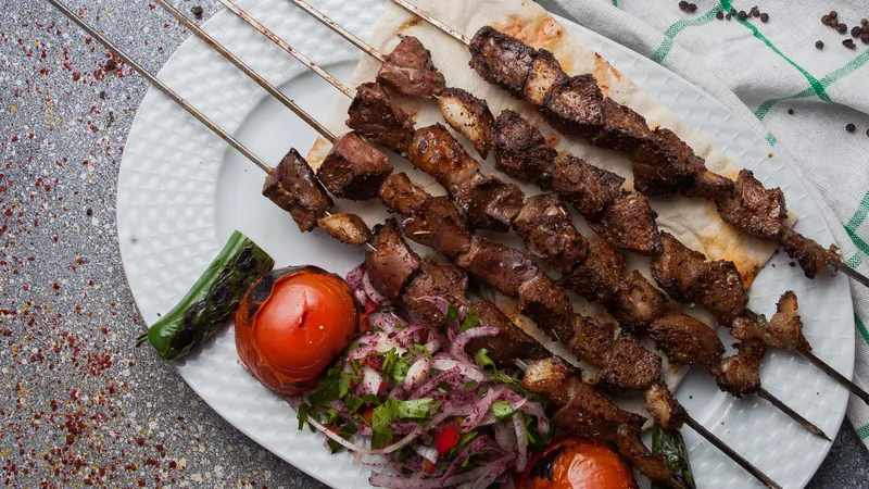 Шашлычный этикет для желудка: как снизить вред от жарки мяса