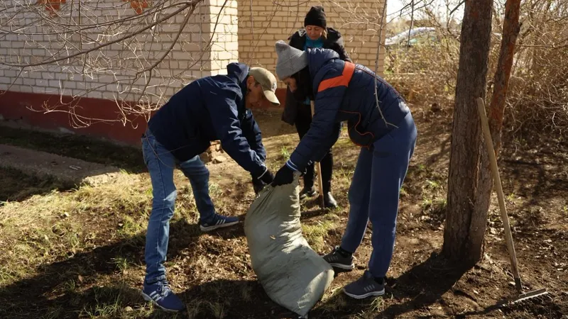 Жители Костанайской области поддержали акцию "Таза аула"