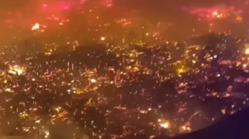 Апокалипсис на воде: в Малайзии сгорело поселение на сваях