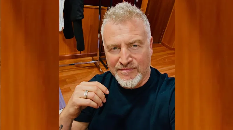 Леонид Агутин почтил память Батырхана Шукенова после концерта в Астане