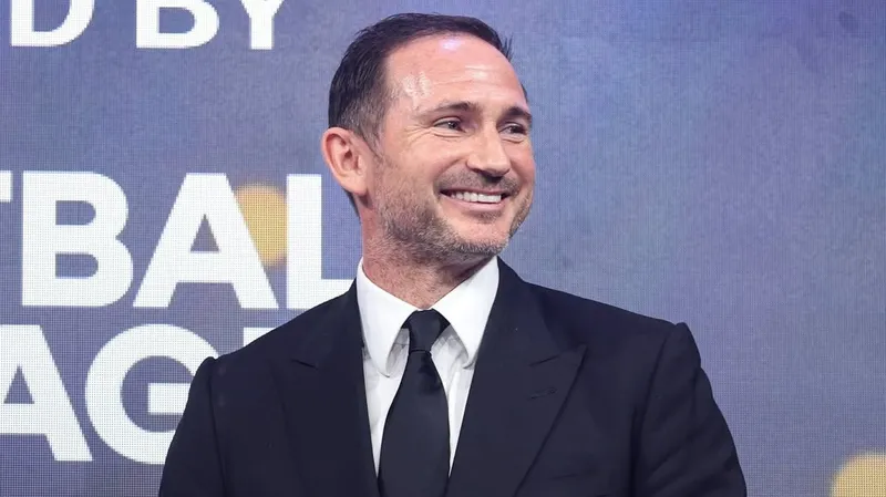 Легенда "Челси" Лэмпард признан лучшим тренером сезона в Чемпионшипе