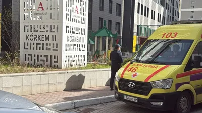 Хотел спрыгнуть: в Астане юношу сняли с крыши ЖК, в котором произошел смертельный пожар