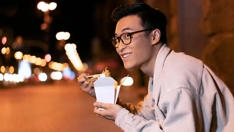 "Все, что бегало": диетолог раскрыл, что можно есть по вечерам без вреда для фигуры