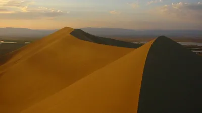 Вайнер Мейржан Туребаев пробежался по поющим барханам Алтын-Эмель, фото - Новости Zakon.kz от 21.04.2026 23:15