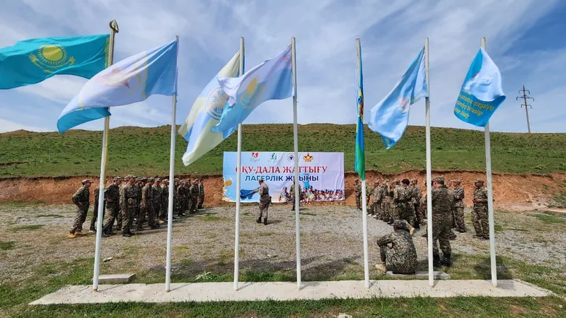 Полевые сборы в Шымкенте: школьники осваивают основы военной подготовки