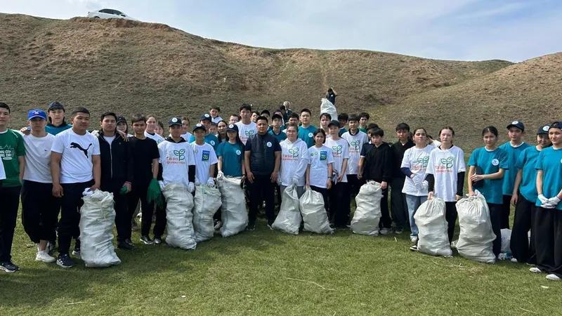 "Таза жағалау": волонтеры Карагандинской области очищают берега Нуры и меняют отношение к экологии