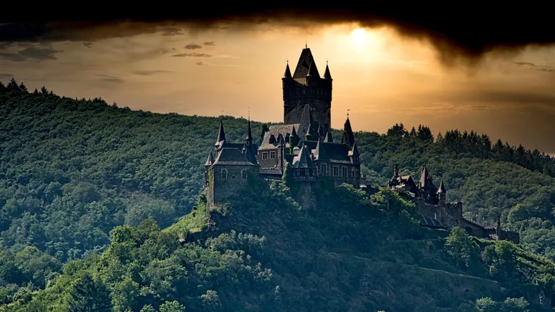 От "Хогвартса" до замков: блогер удивил подборкой необычной архитектуры Алматы