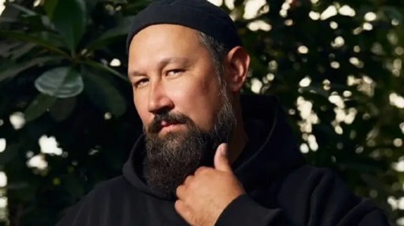 Музыкант AY YOLA восхитился архитектурой Астаны