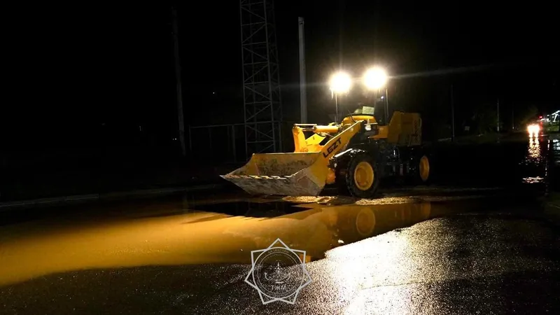 Кентау накрыло водой после ливня: экстренные службы на месте