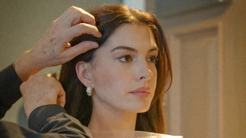 Самой красивой женщине в мире подарили Коран и объяснили, почему