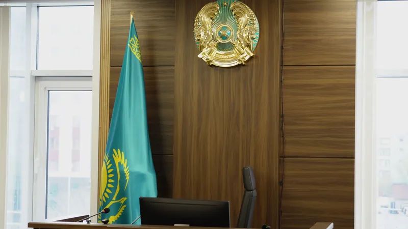 Дело блогеров Жанабылова и Толегеновой: суд снова отложили