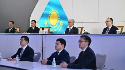 Токаев посетил международный центр ИИ, фото - Новости Zakon.kz от 24.04.2026 14:14