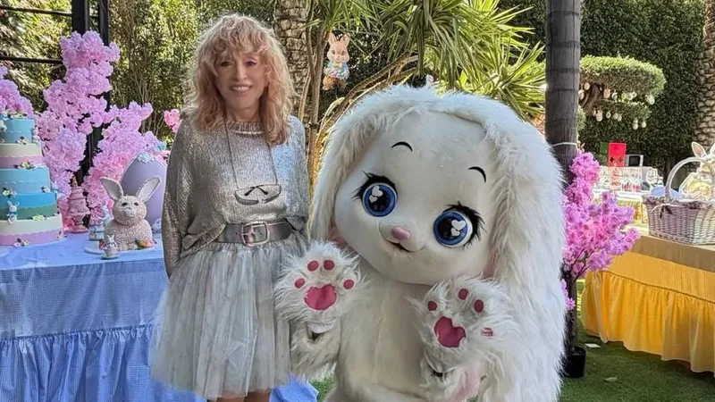 "Даже трость под стать": новое фото Аллы Пугачёвой вызвало бурное обсуждение в Сети